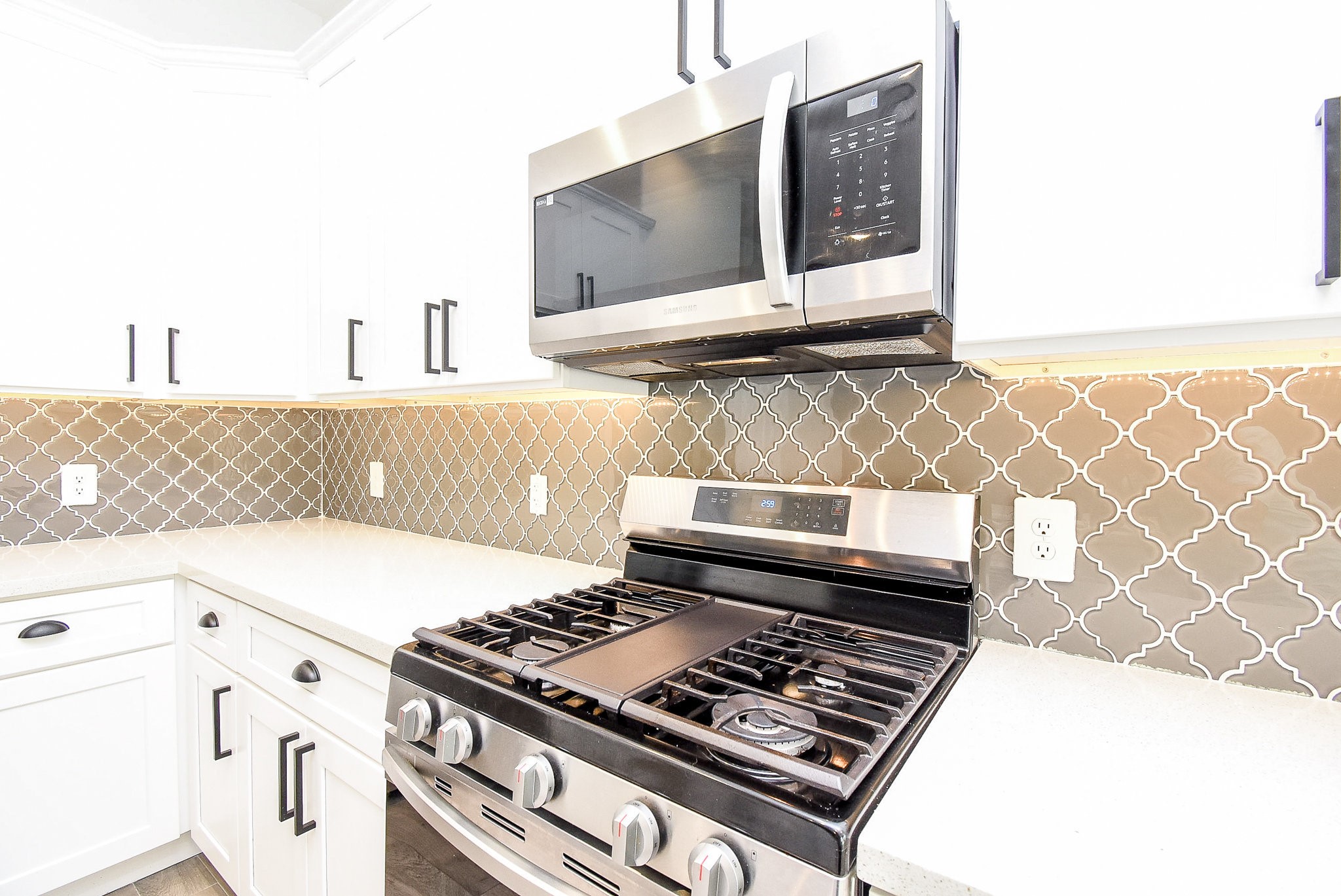 6828 Liverpool Street Houston, TX 77021 - Photo 11 of 32 a kitchen view