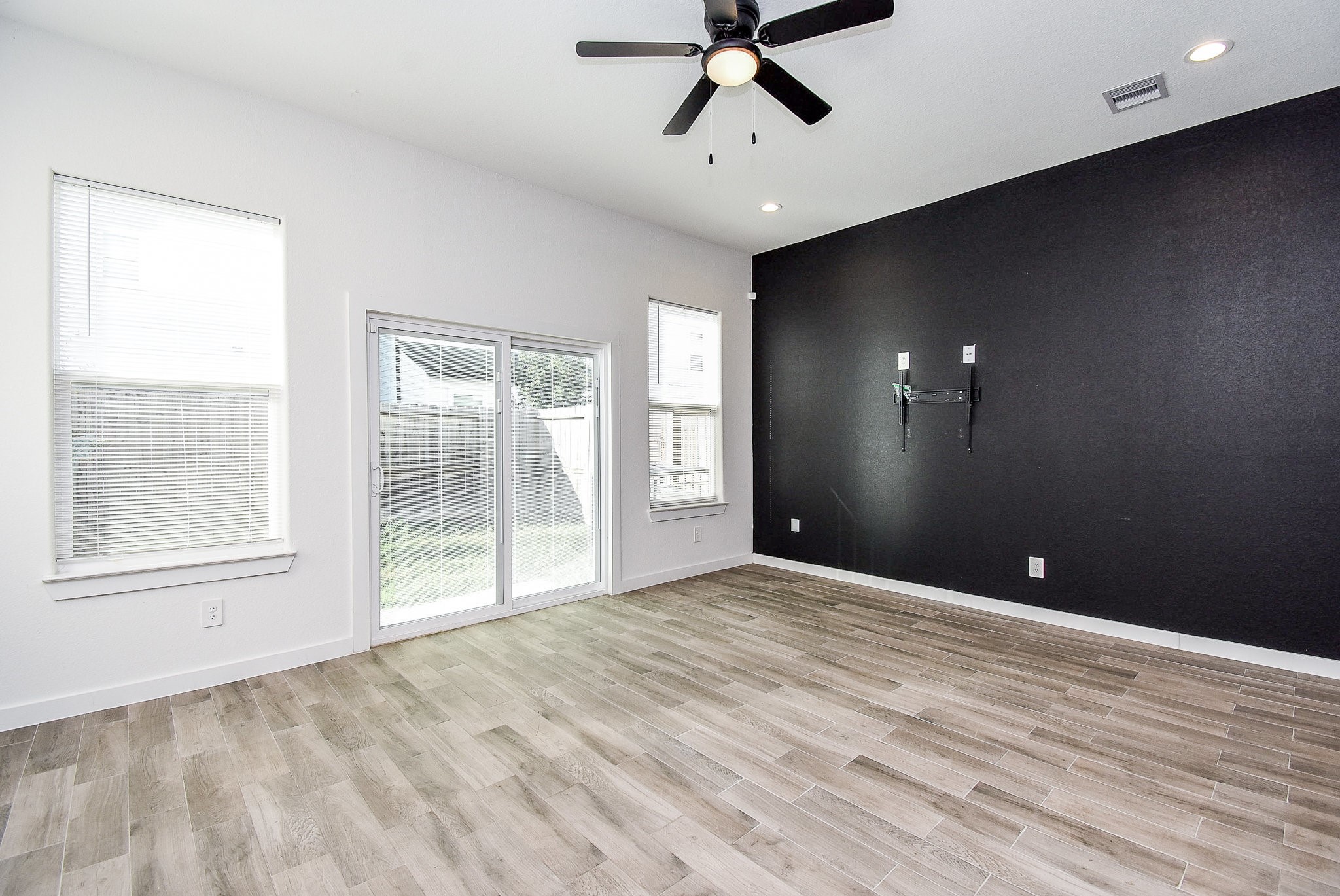 6828 Liverpool Street Houston, TX 77021 - Photo 12 of 32 a view of an empty room with a window