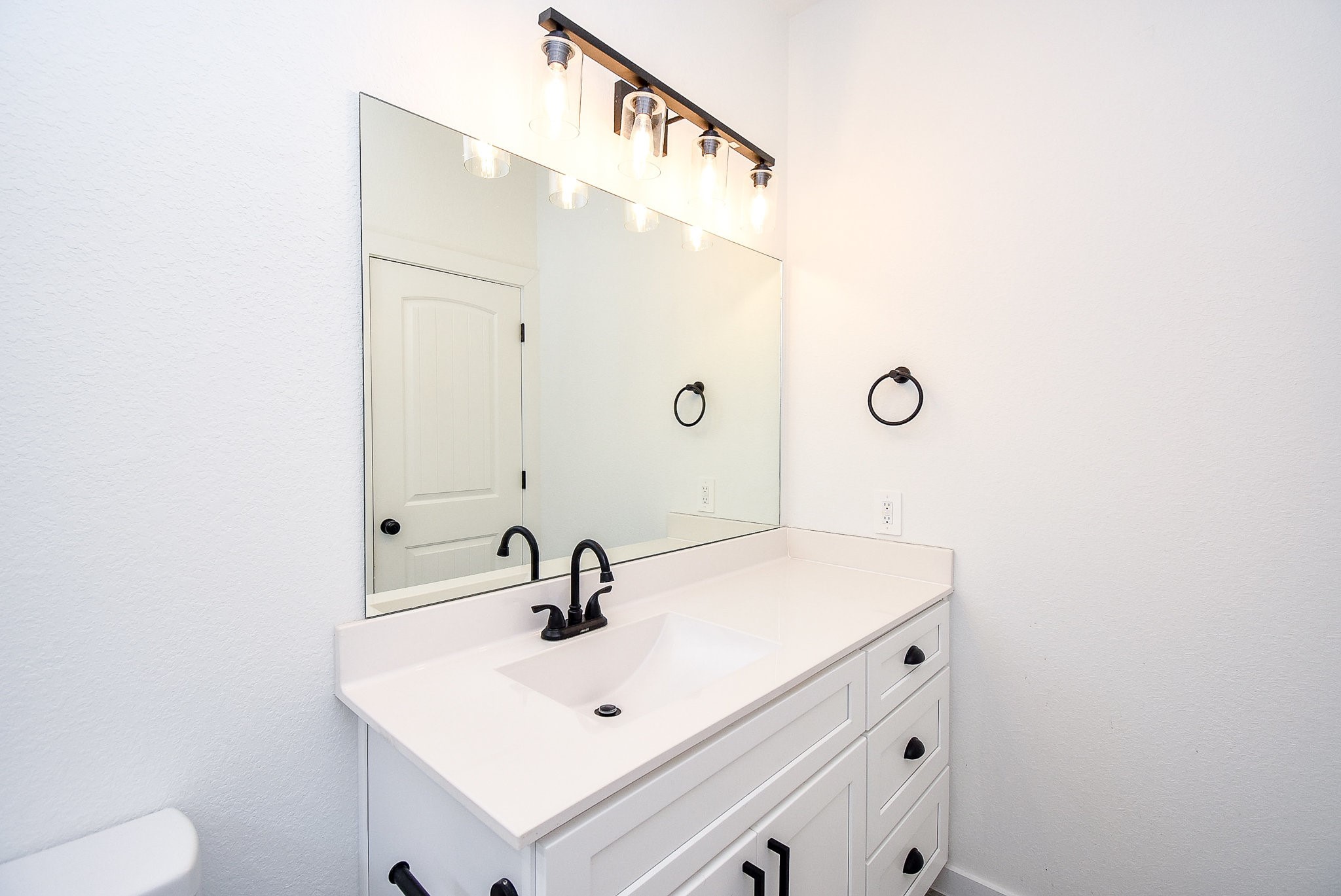 6828 Liverpool Street Houston, TX 77021 - Photo 18 of 32 a bathroom with a sink and mirror
