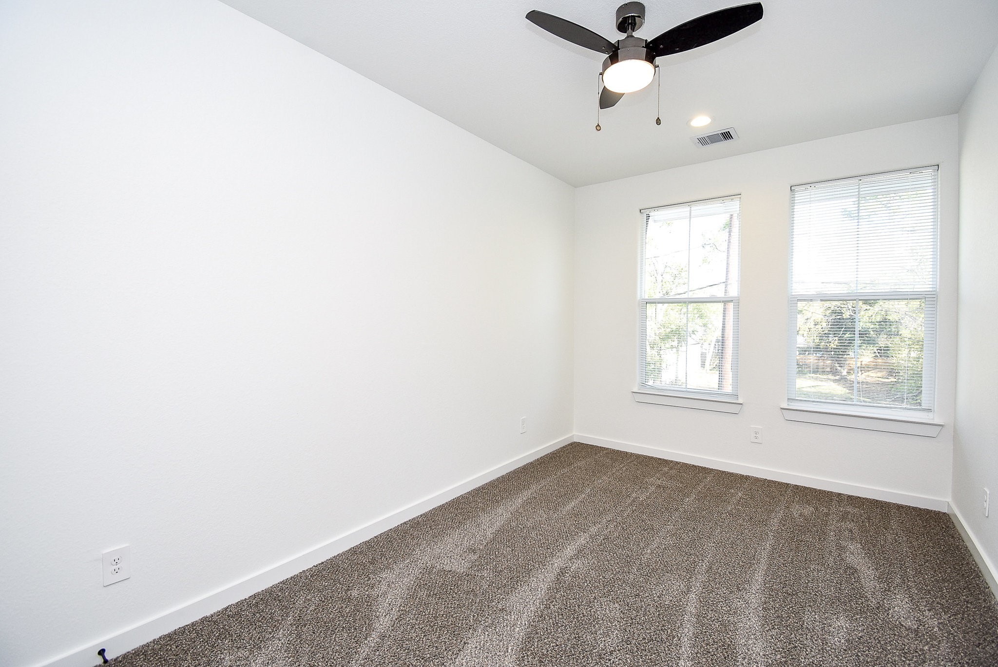 6828 Liverpool Street Houston, TX 77021 - Photo 21 of 32 an empty room with a window