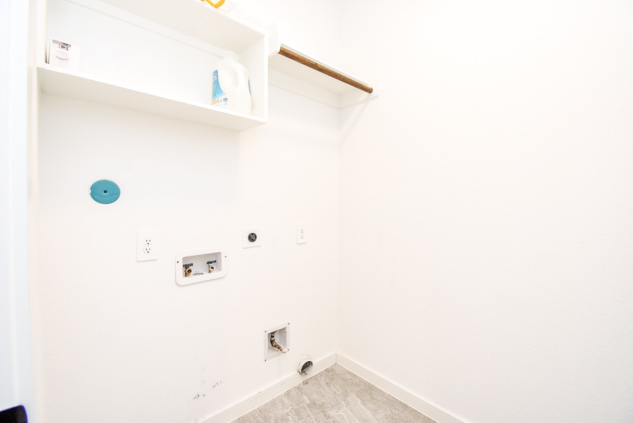 6828 Liverpool Street Houston, TX 77021 - Photo 23 of 32 a bathroom with a bathtub