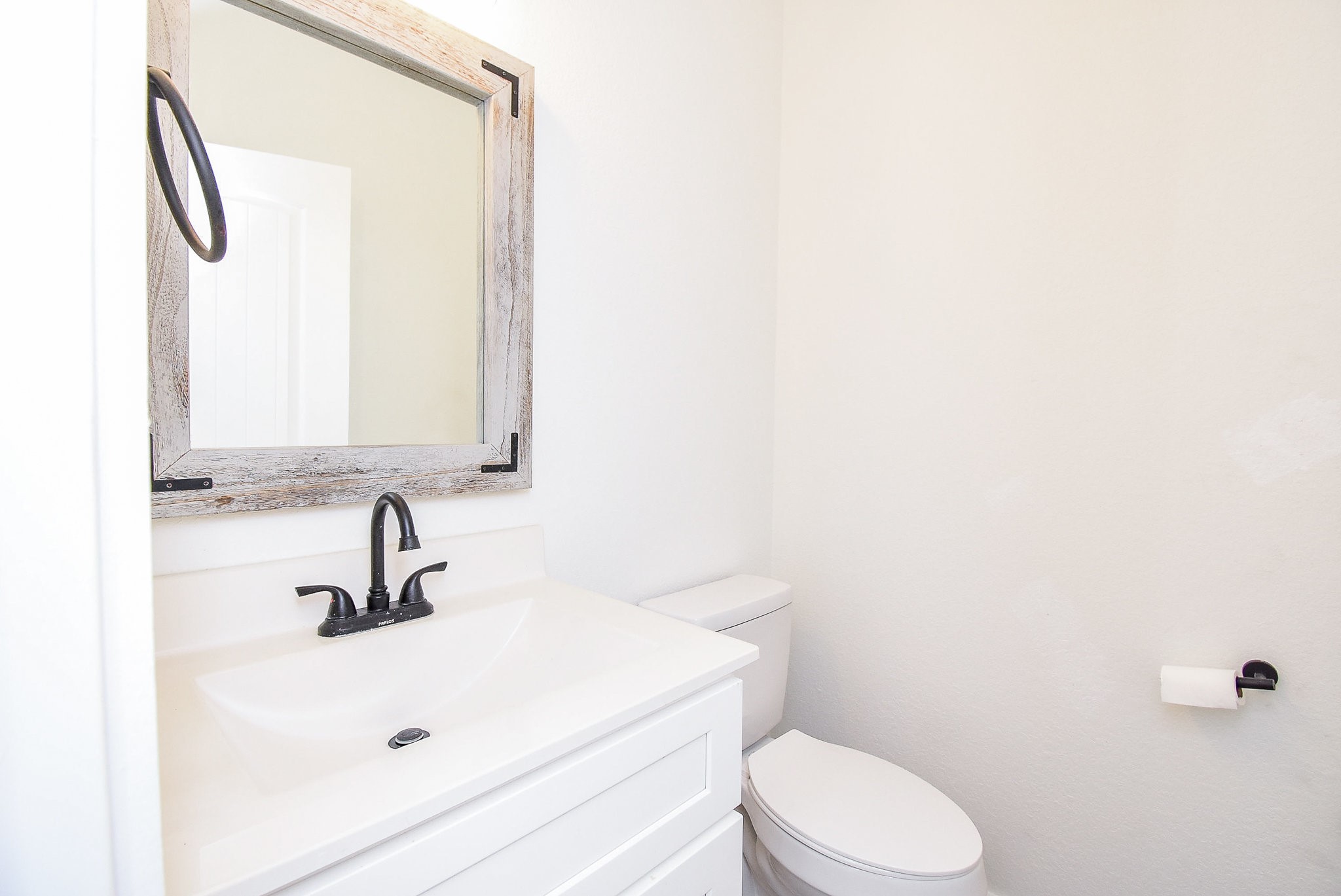 6828 Liverpool Street Houston, TX 77021 - Photo 7 of 32 a bathroom with a sink a toilet and mirror