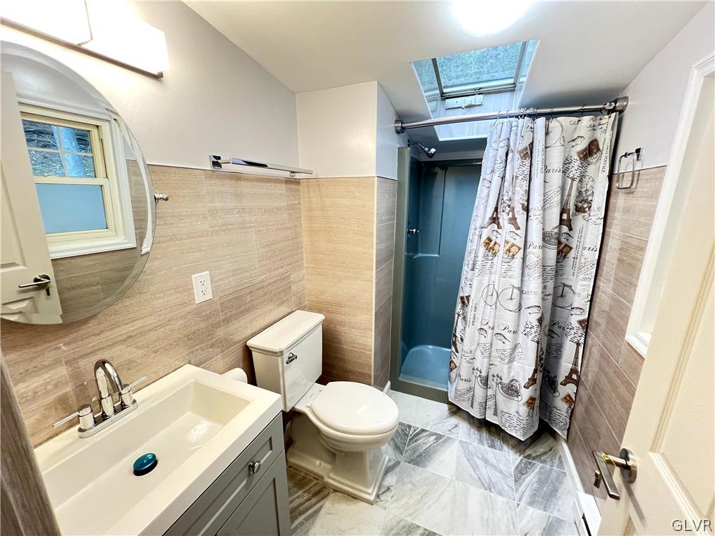 3108 Cherry Ridge Road Bushkill, PA 18324 - Photo 22 of 50 Second Bathroom