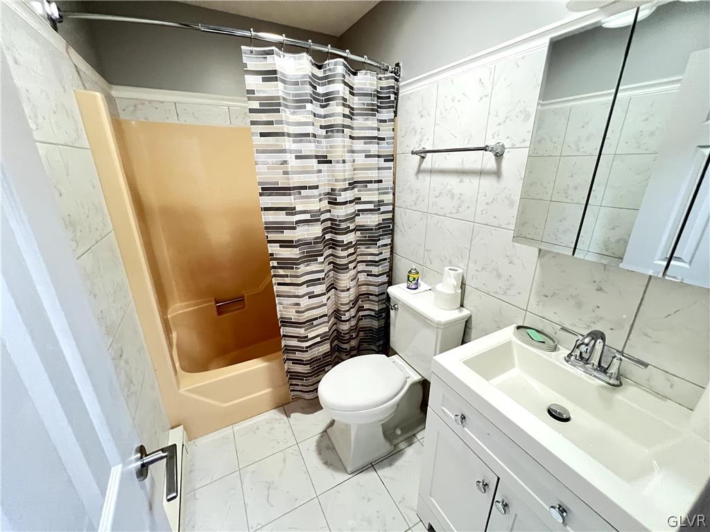 3108 Cherry Ridge Road Bushkill, PA 18324 - Photo 28 of 50 Primary Bathroom