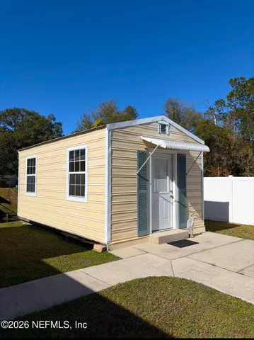 a view of a tall white building and outdoor space
