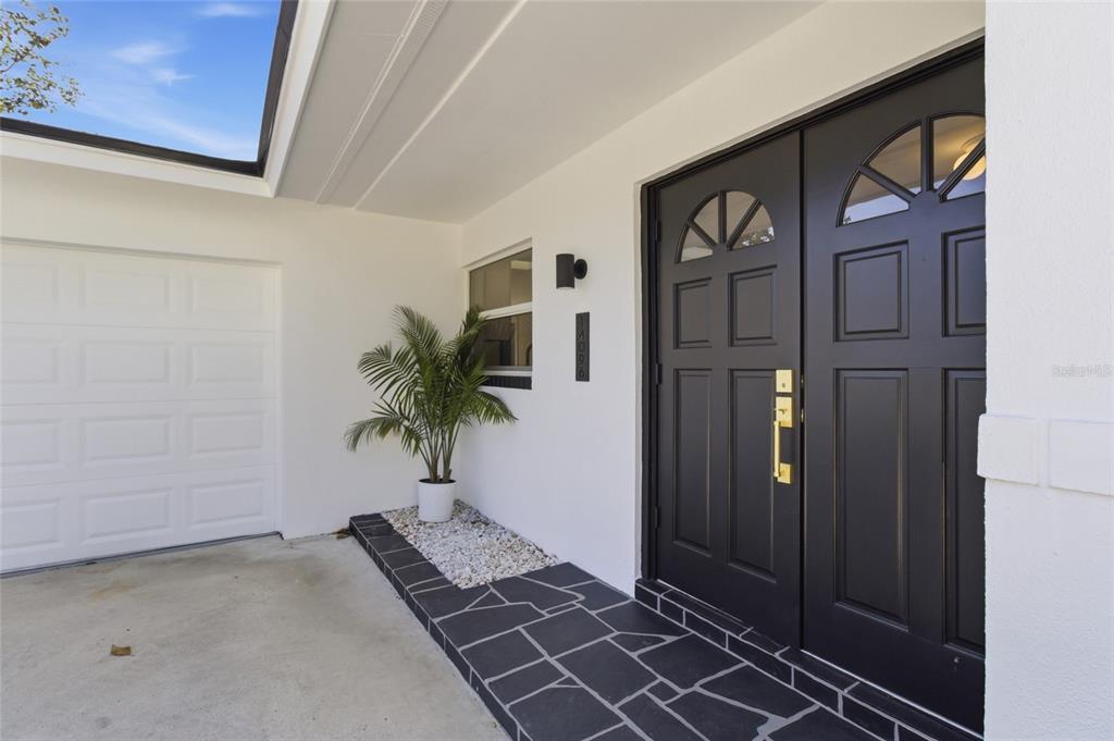 14096 Passage Way Seminole, FL 33776 - Photo 3 of 40