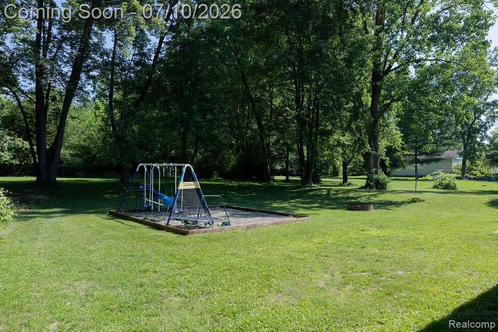 5052 Beecher Road Flint, MI 48532 - Photo 27 of 28 Yard