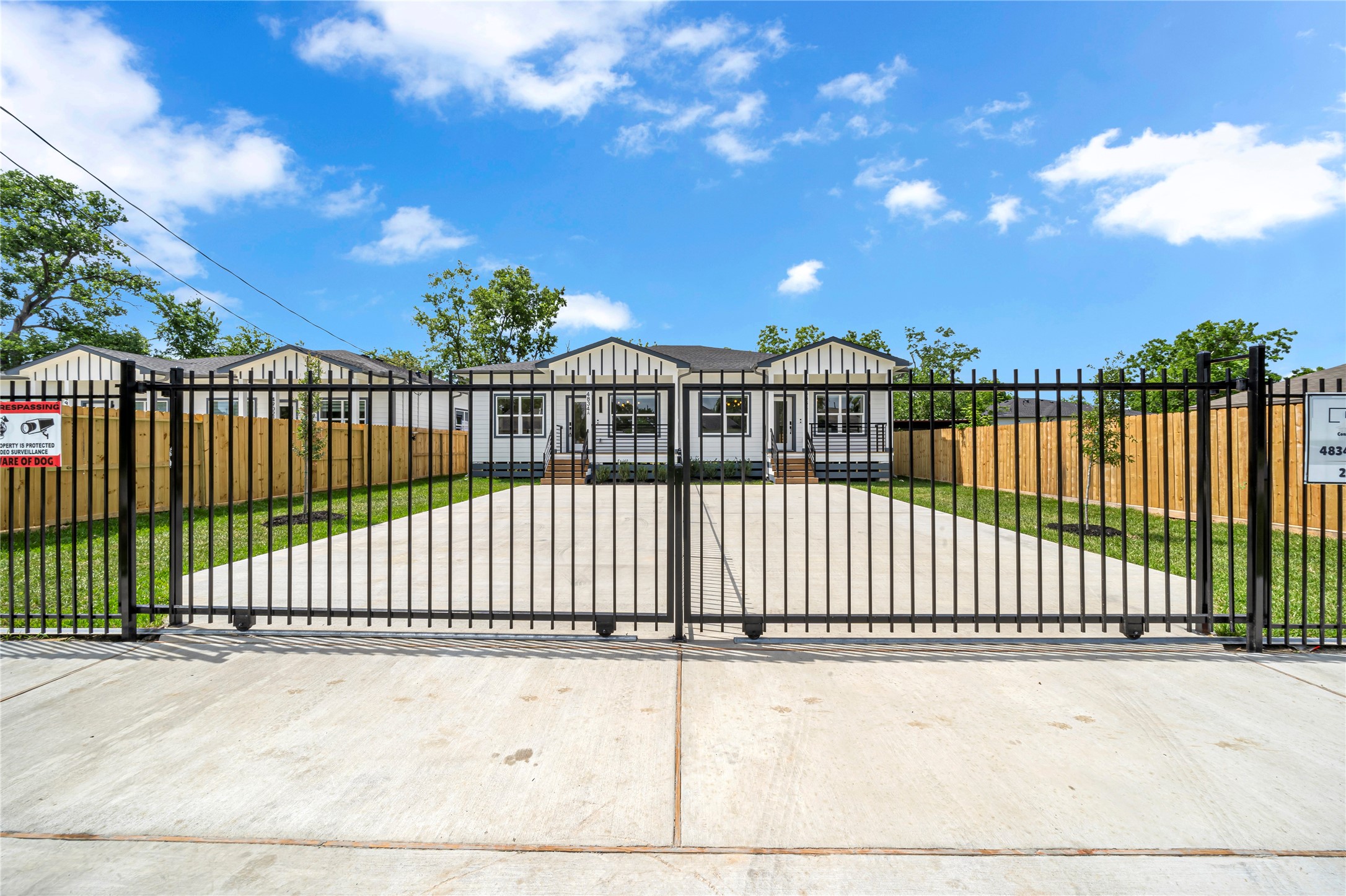 4834 Higgins Street, Unit B Houston, TX 77033 - Photo 32 of 34 a view of a roof deck