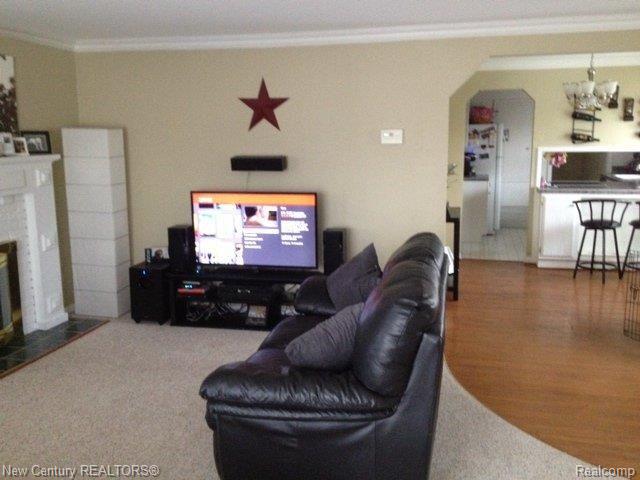 1162 Columbia Road Berkley, MI 48072 - Photo 2 of 9 Living Room