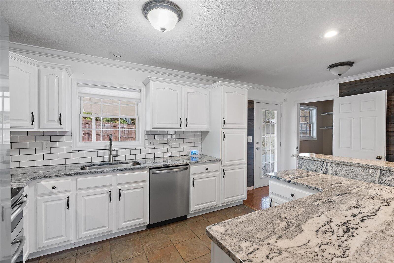 240 West Park Circle Decatur, TN 37322 - Photo 11 of 44 12-240 W Park Cir-12