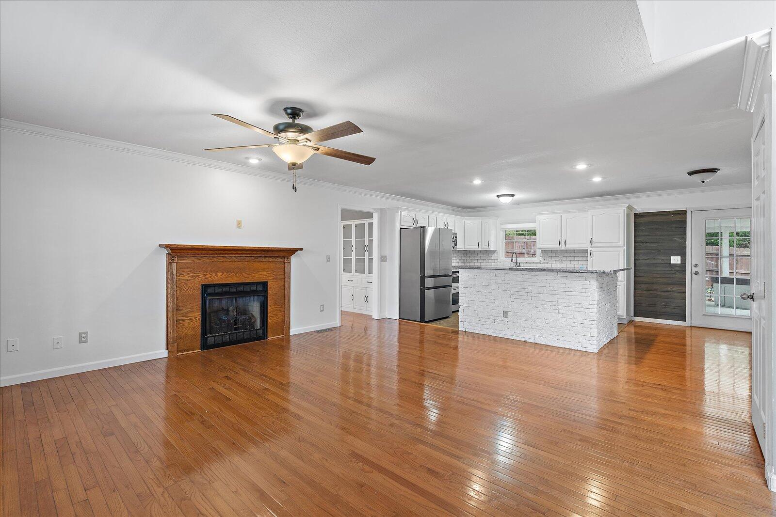 240 West Park Circle Decatur, TN 37322 - Photo 7 of 44 08-240 W Park Cir-8