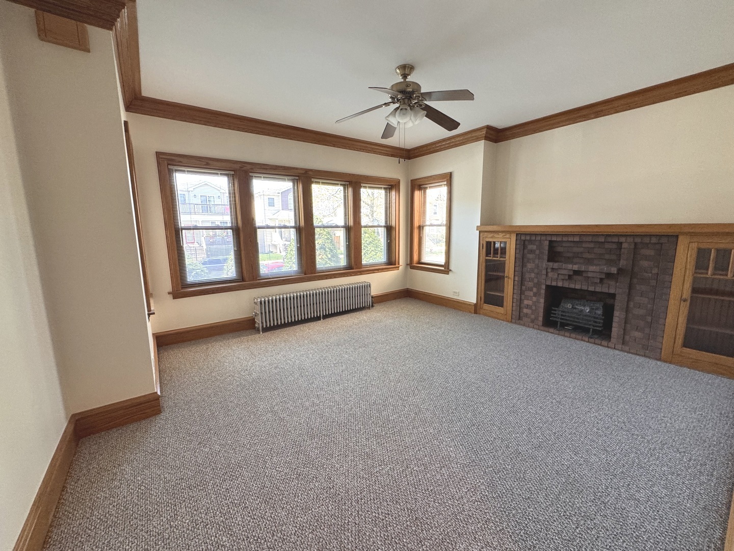 4615 North Keystone Avenue Chicago, IL 60630 - Photo 2 of 38