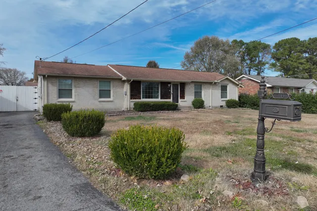 $489,900 | 216 Southburn Drive, Hendersonville, TN 37075