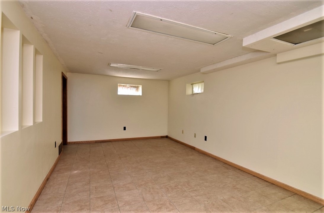 27280 Highland Road Cleveland, OH 44143 - Photo 29 of 35