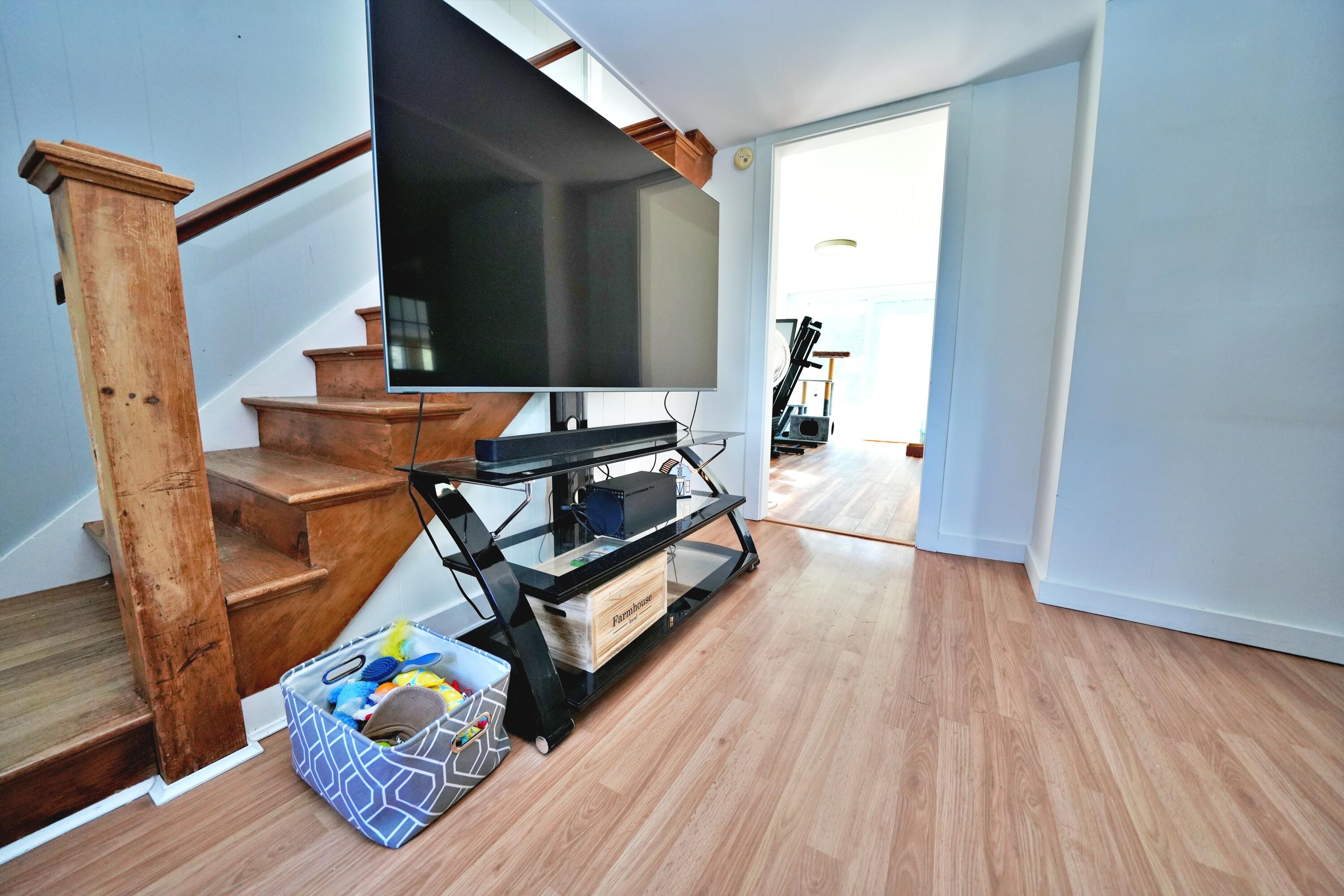 496 Dow Road Orrington, ME 04474 - Photo 11 of 15 Livingroom