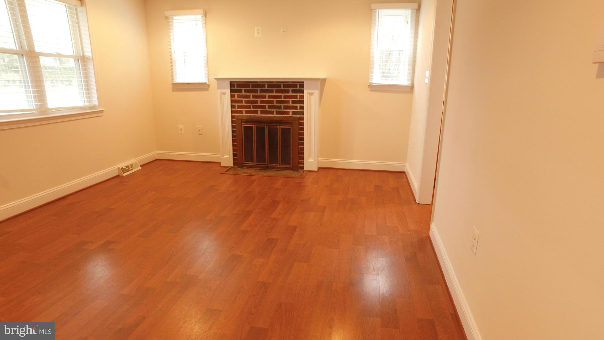 501 Edwards Ferry Road Northeast Leesburg, VA 20176 - Photo 5 of 30 Family Room