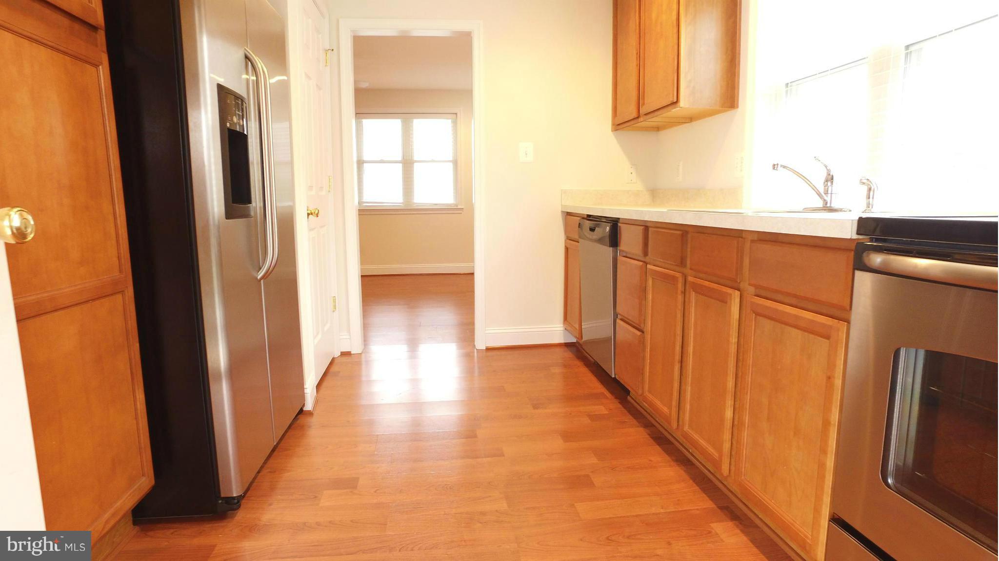 501 Edwards Ferry Road Northeast Leesburg, VA 20176 - Photo 6 of 30 Kitchen