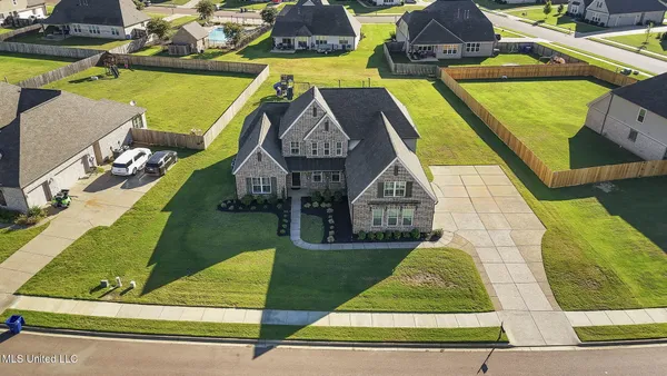 $595,000 | 7198 Harrier Drive East, Olive Branch, MS 38654