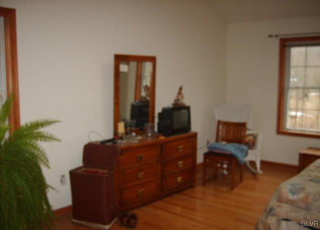 1533 Donaldson Road Cresco, PA 18326 - Photo 3 of 6 a living room with furniture