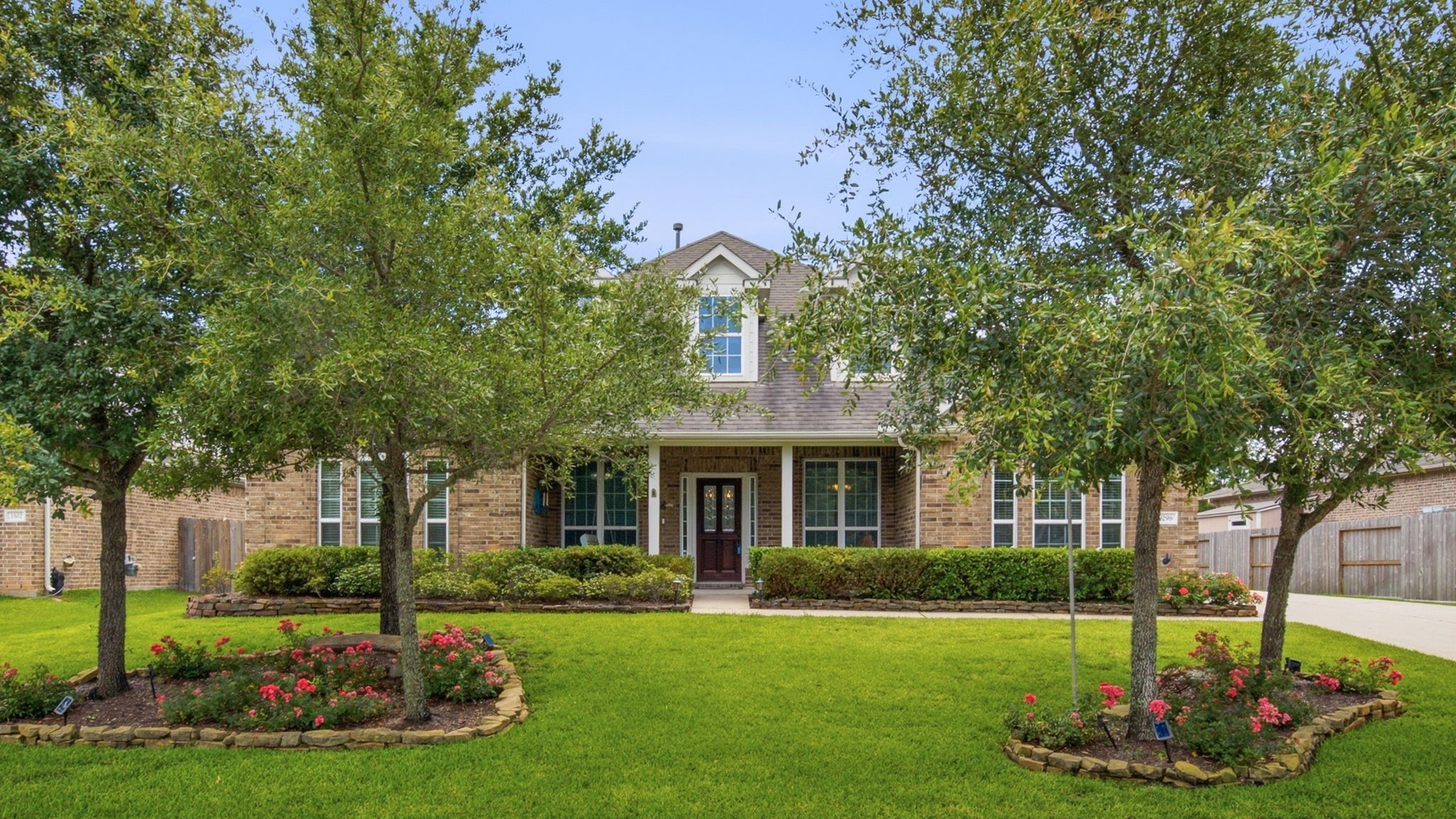 BEAUTIFUL CURB APPEAL