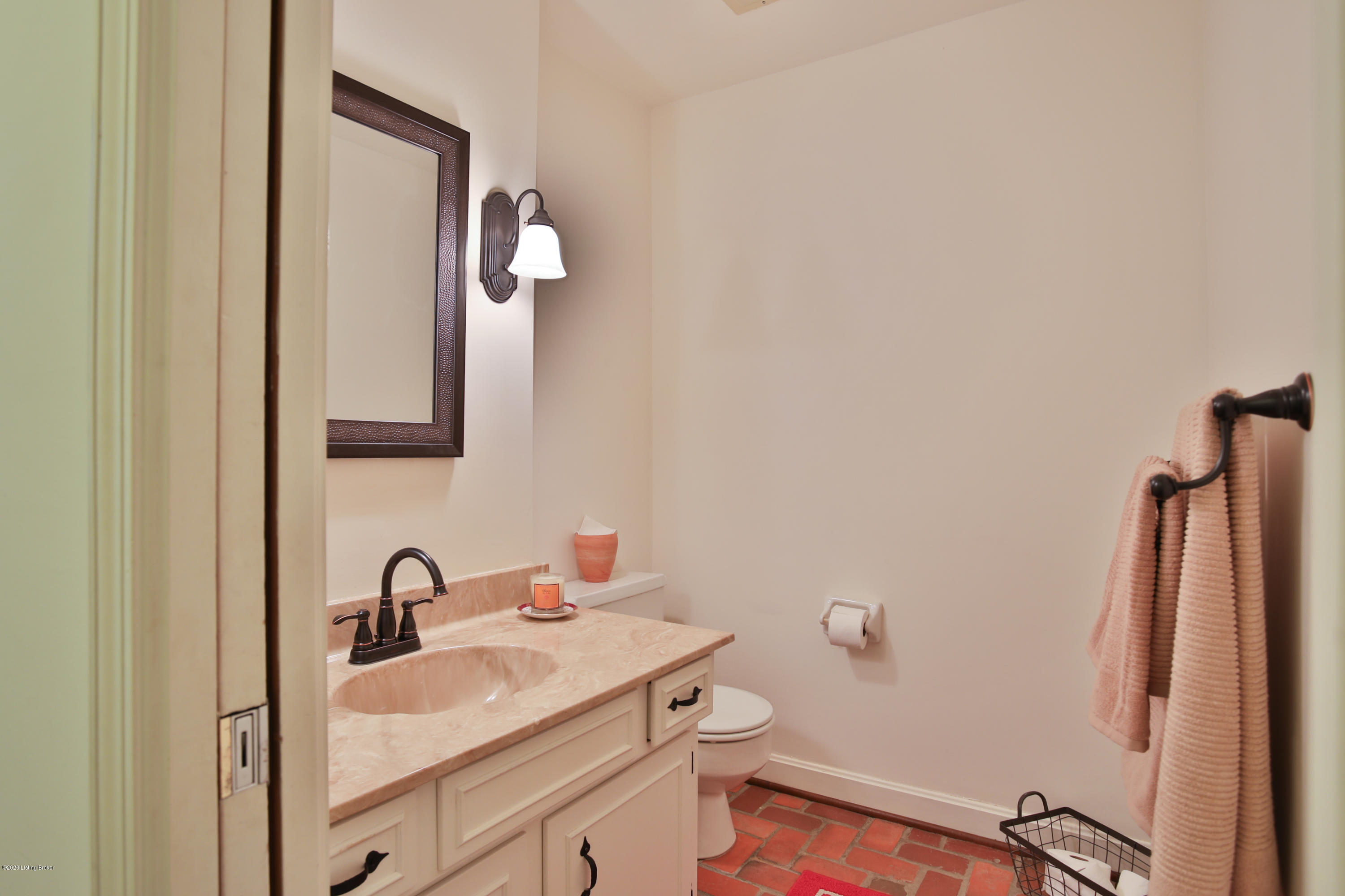 2401 Woodside Road Louisville, KY 40207 - Photo 11 of 21 2401 Woodside-23