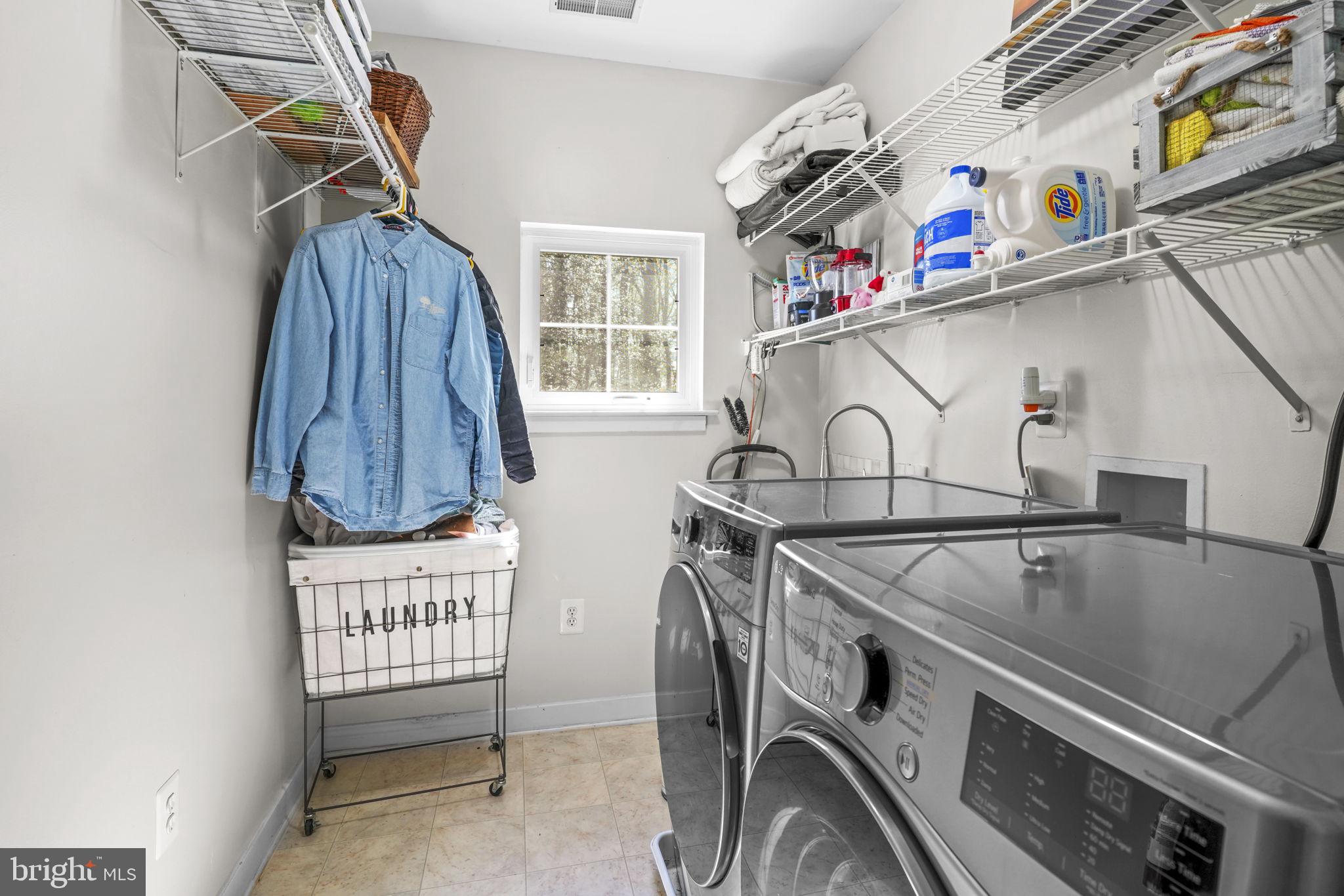 90 Park Avenue Edgewater, MD 21037 - Photo 27 of 44 a utility room with dryer and washer