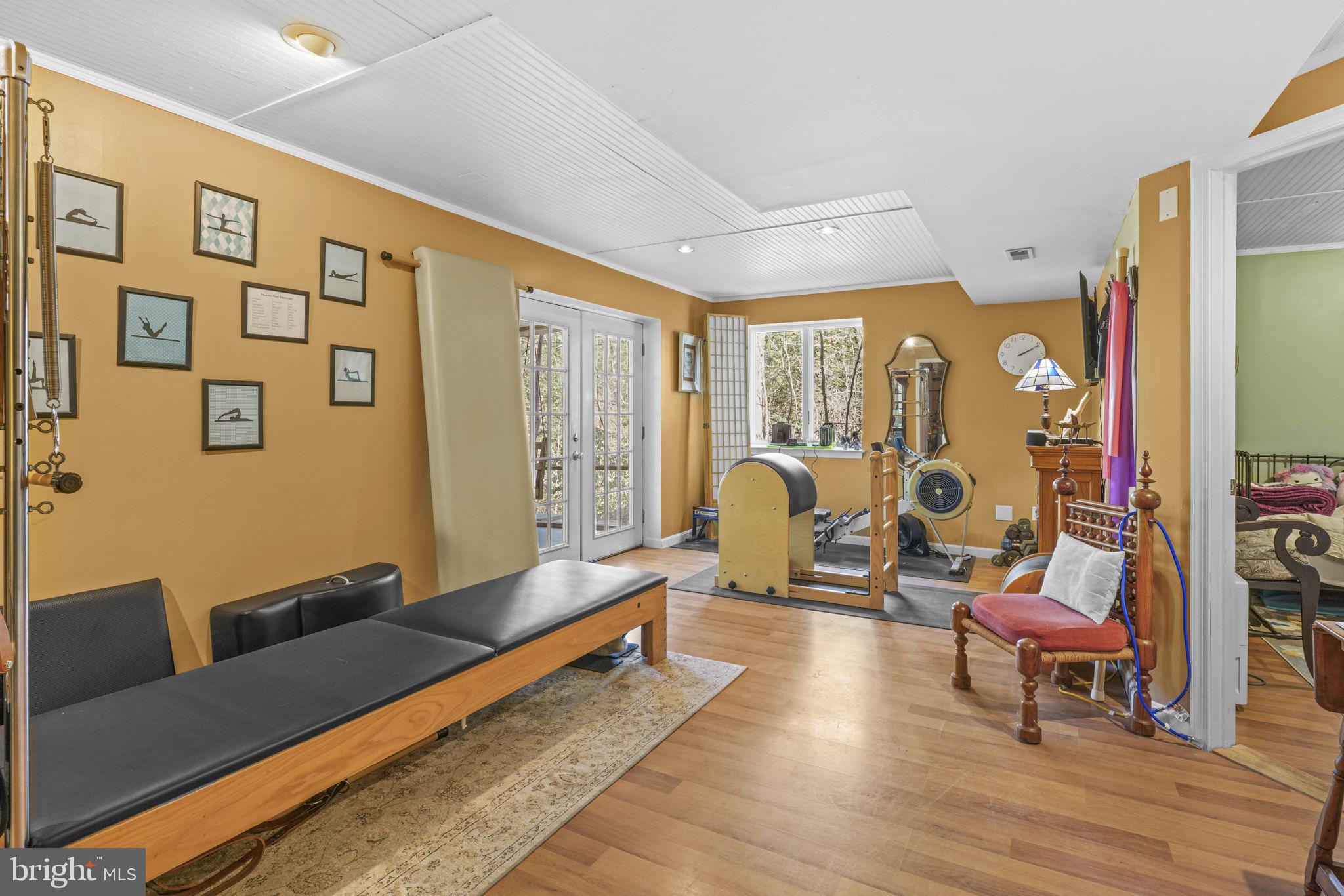 90 Park Avenue Edgewater, MD 21037 - Photo 30 of 44 a living room with furniture and wooden floor