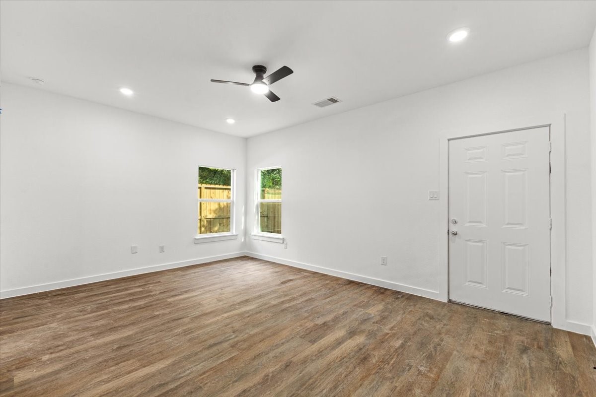 5106 Pershing Street Houston, TX 77033 - Photo 8 of 25