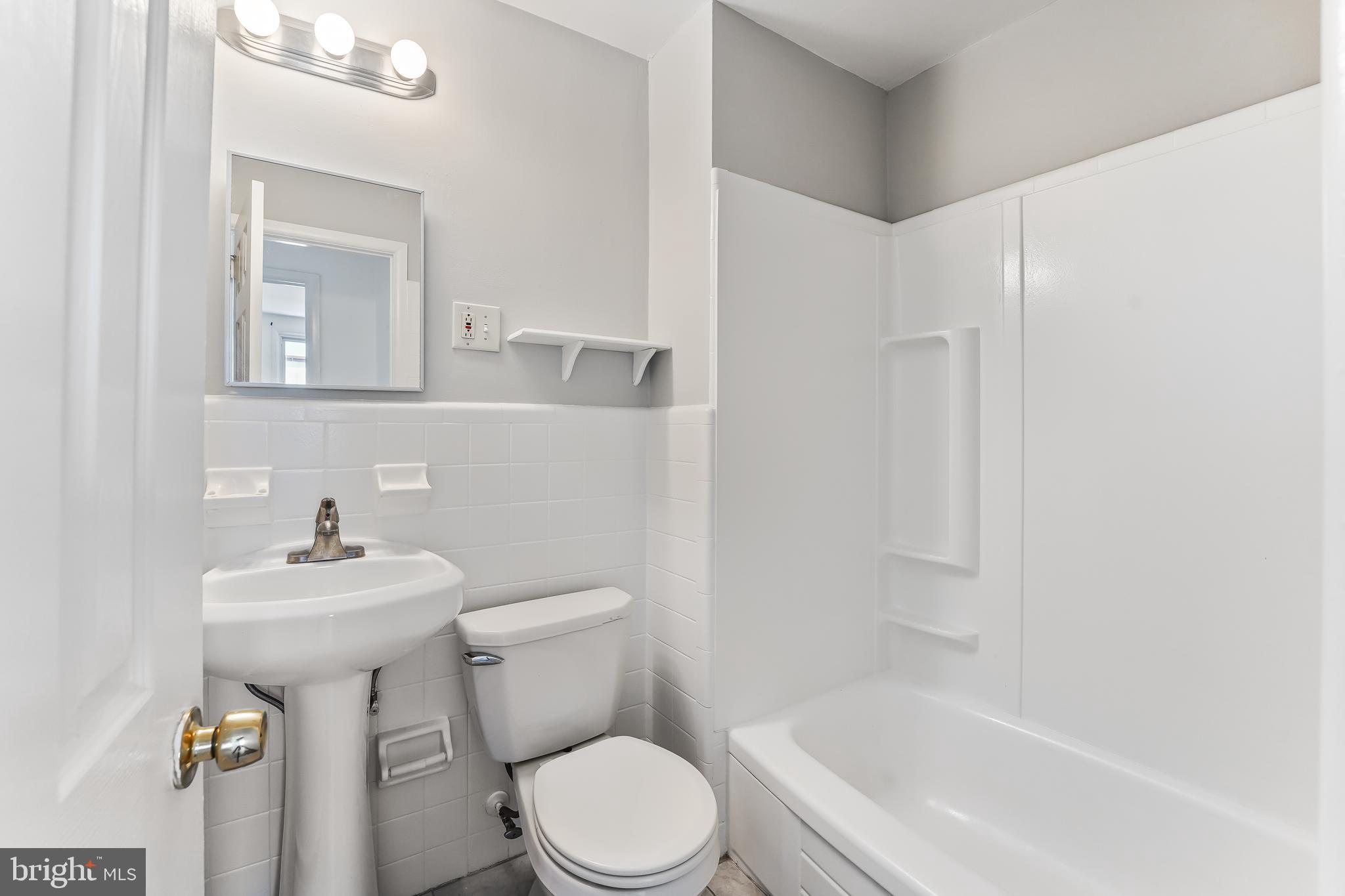 2405 Manor Road Havertown, PA 19083 - Photo 7 of 30