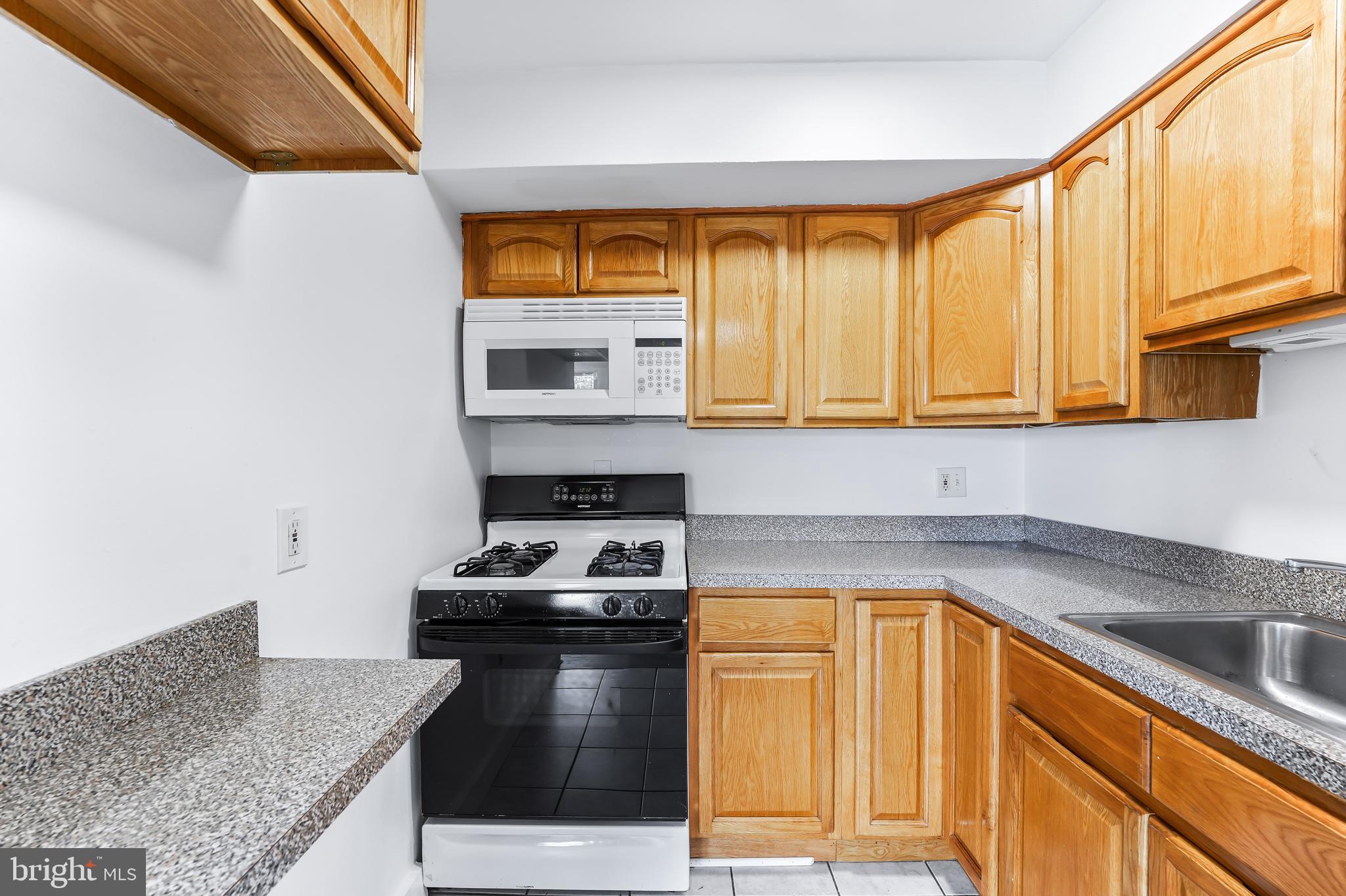 2405 Manor Road Havertown, PA 19083 - Photo 9 of 30