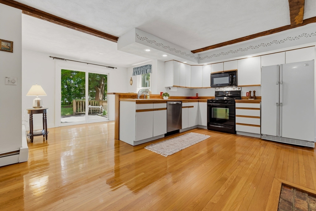307 Maple Street, Unit 307 Danvers, MA 01923 - Photo 7 of 25 Gallery Image 7