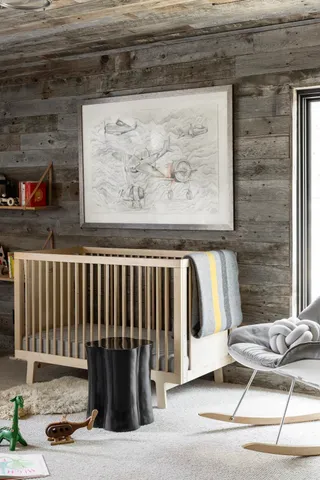 a view of entryway with livingroom