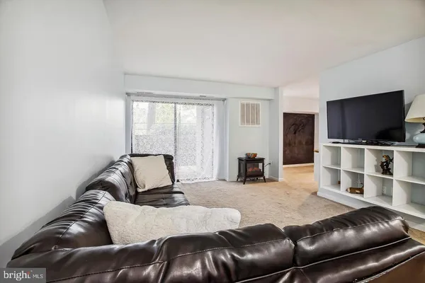 $2,725 | 21 Silverwood Circle, Unit 4, Annapolis, MD 21403