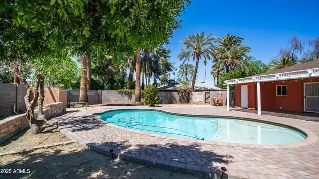 a view of a house with backyard and sitting area