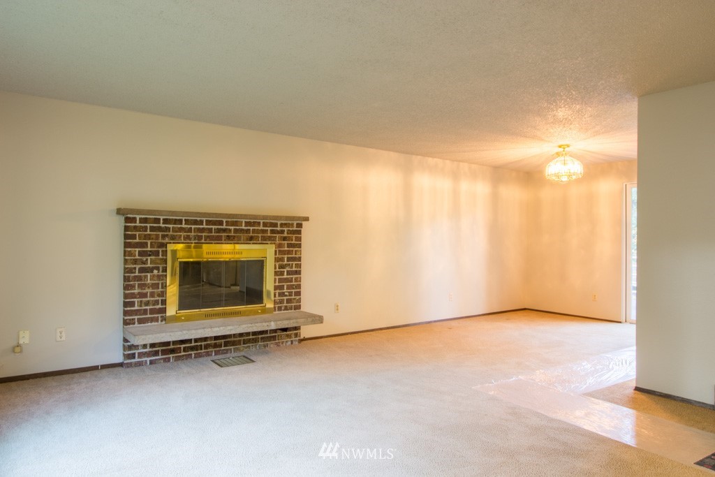 5220 Northeast 24th Street Renton, WA 98059 - Photo 2 of 10
