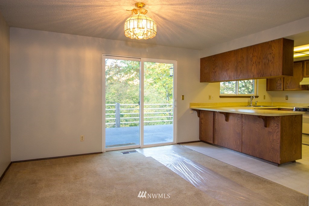 5220 Northeast 24th Street Renton, WA 98059 - Photo 3 of 10