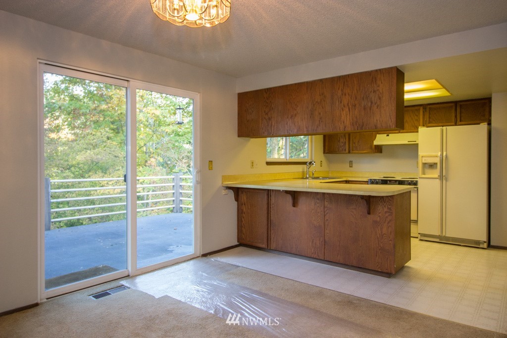 5220 Northeast 24th Street Renton, WA 98059 - Photo 4 of 10