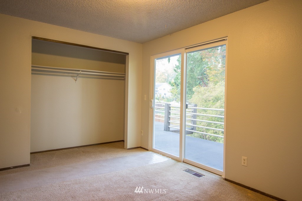 5220 Northeast 24th Street Renton, WA 98059 - Photo 6 of 10