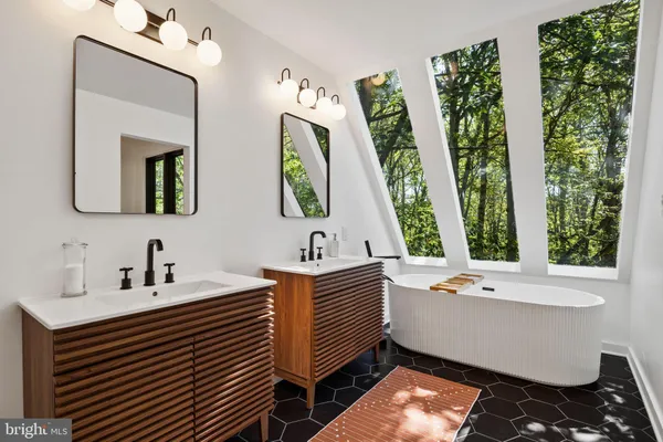 $1,695,000 | 2905 Ash Mill Road, Doylestown, PA 18902