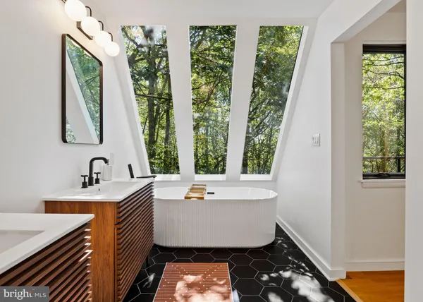 $1,695,000 | 2905 Ash Mill Road, Doylestown, PA 18902