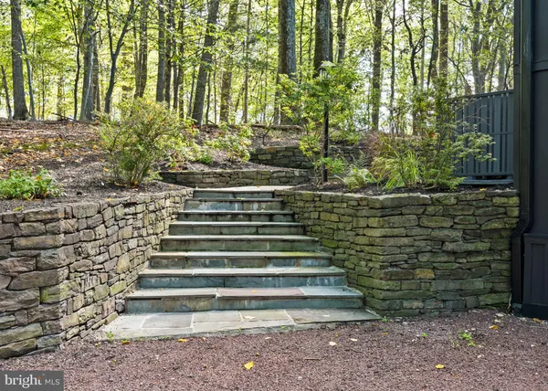 $1,695,000 | 2905 Ash Mill Road, Doylestown, PA 18902