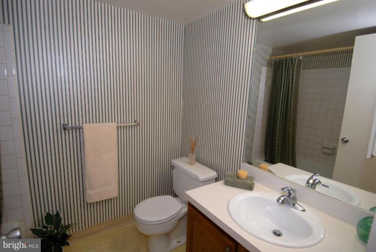 1402 Northgate Square, Unit 2/12B Reston, VA 20190 - Photo 15 of 18 Bath #2