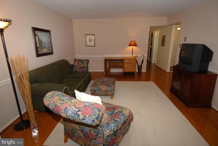 1402 Northgate Square, Unit 2/12B Reston, VA 20190 - Photo 4 of 18 Living Room #2