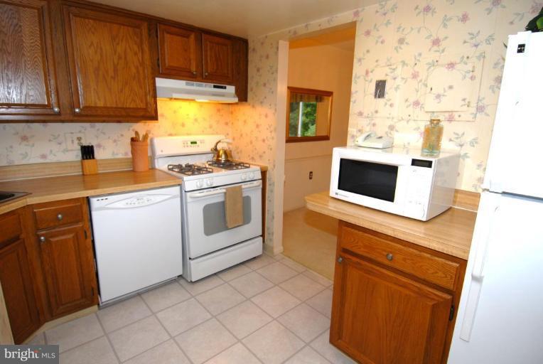 1402 Northgate Square, Unit 2/12B Reston, VA 20190 - Photo 6 of 18 Kitchen