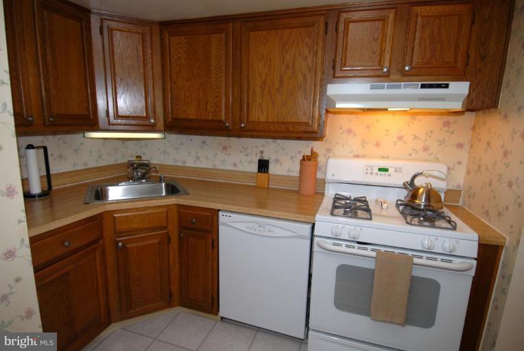 1402 Northgate Square, Unit 2/12B Reston, VA 20190 - Photo 7 of 18 Kitchen #2
