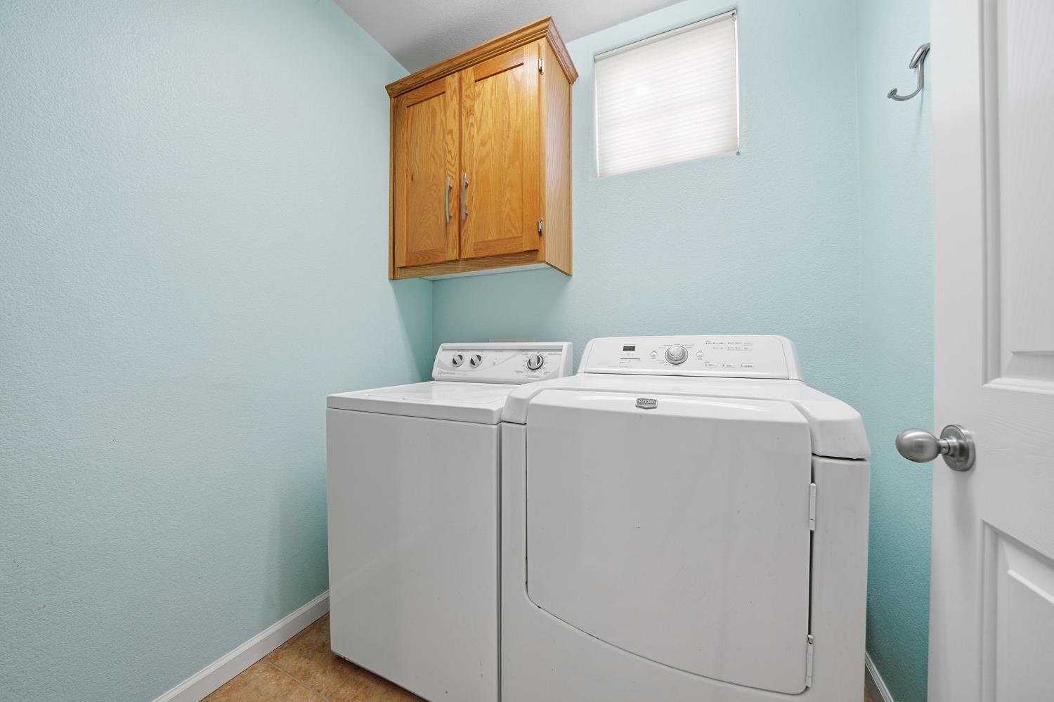 818 Alpine Street Jackson, CA 95642 - Photo 27 of 32 a utility room with dryer and washer