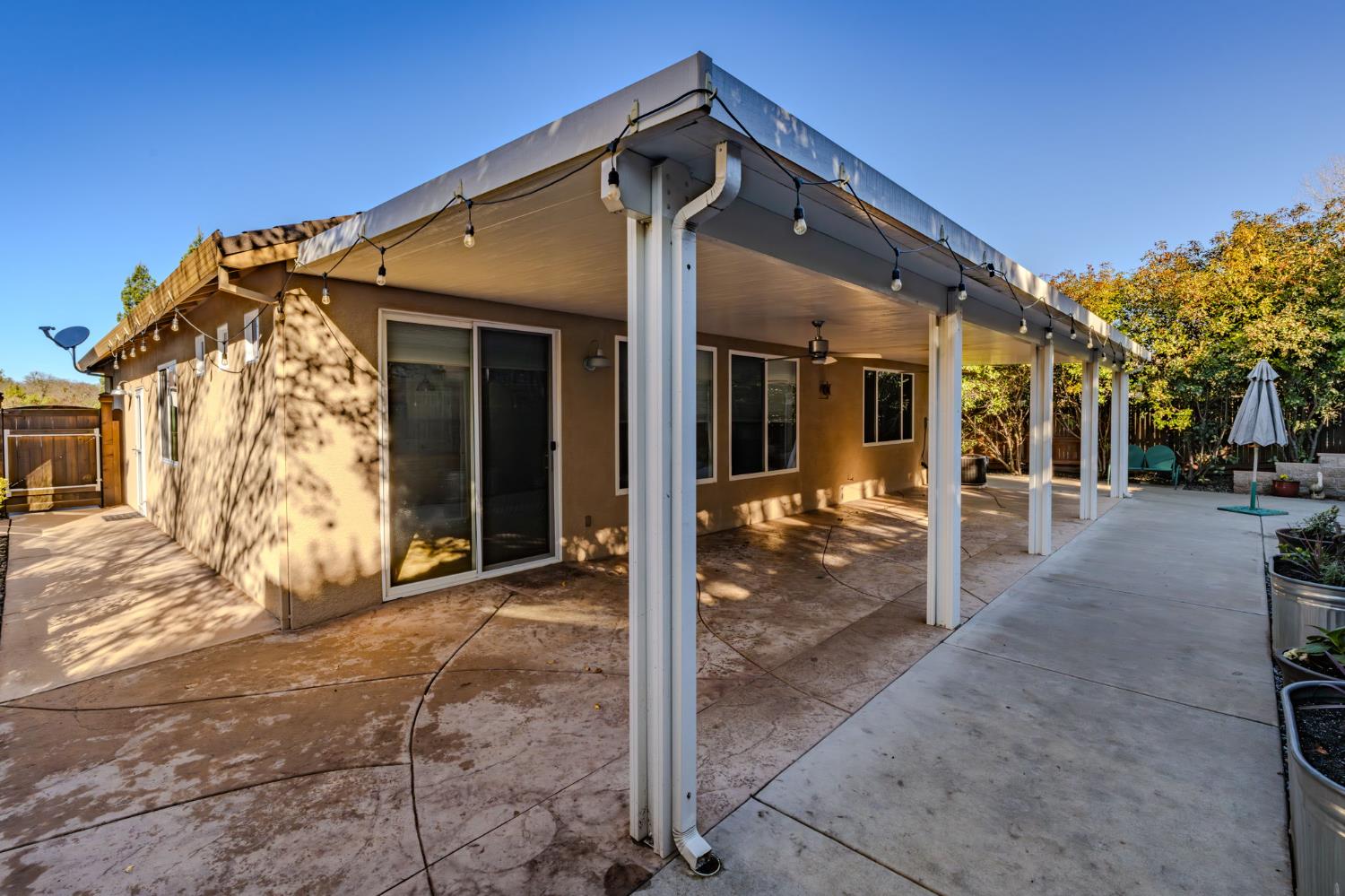 818 Alpine Street Jackson, CA 95642 - Photo 30 of 32 a view of a house with a outdoor space