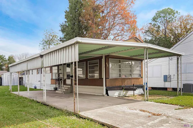 $850 | 932 North Jefferson Avenue, Port Allen, LA 70767