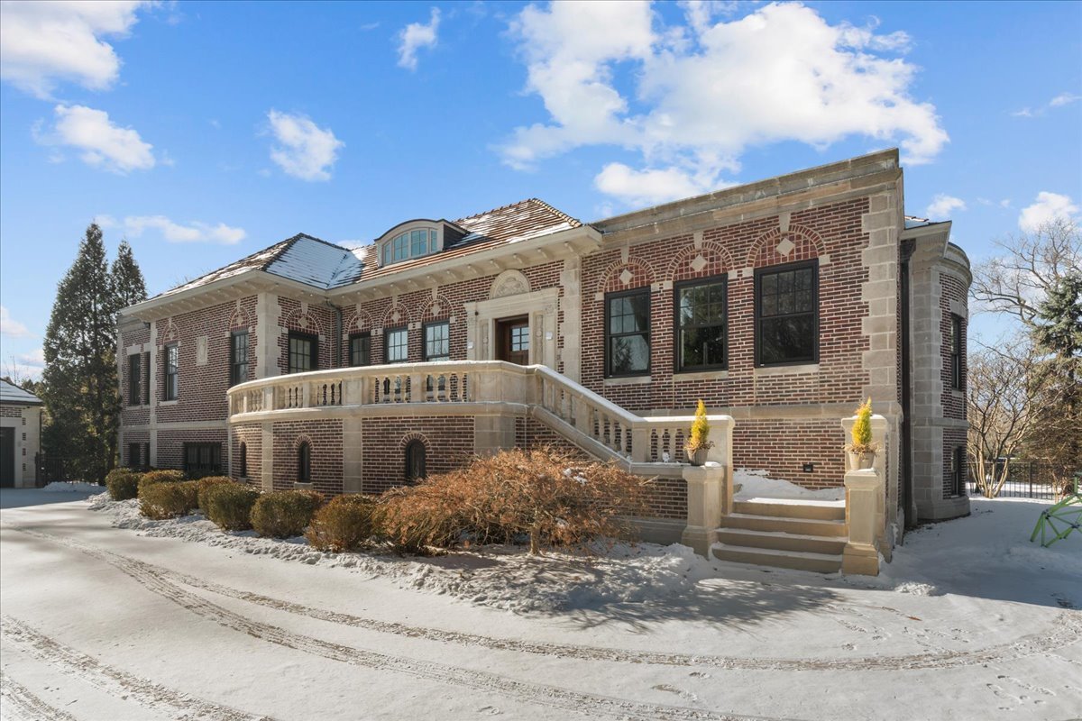 687 Sheridan Road Wilmette, IL 60091 - Photo 4 of 60