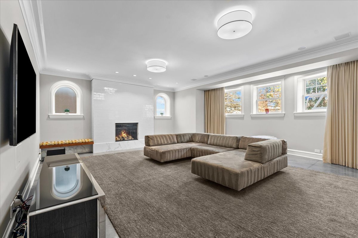 687 Sheridan Road Wilmette, IL 60091 - Photo 46 of 60